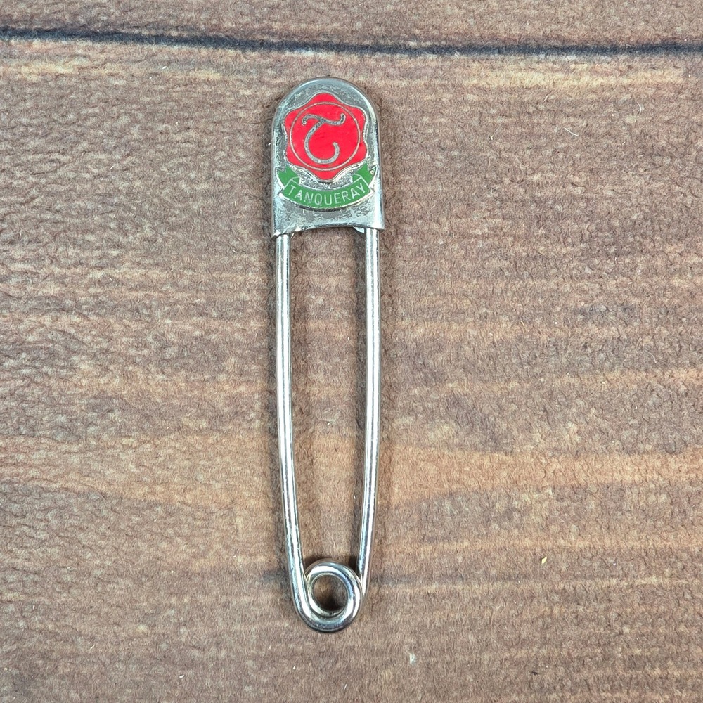 Tanqueray Kilt Pin Accessories OS Silver Good Vintage Enamel Logo Safety Pin